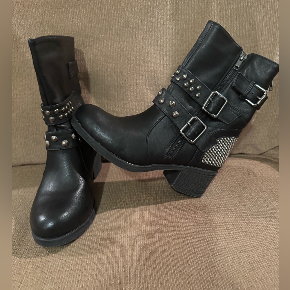 Italina Black Boots embellished with silver, Women’s 5 1/2, EUC in box